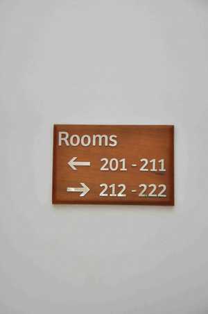 wooden_sign/directional_signage