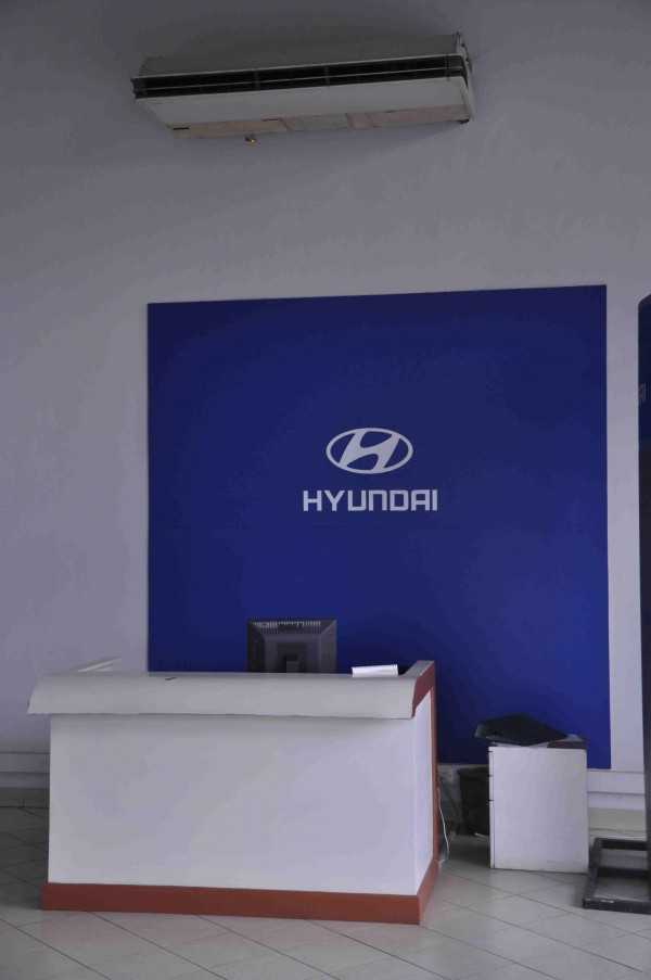 interior_branding/automobile_showrooms