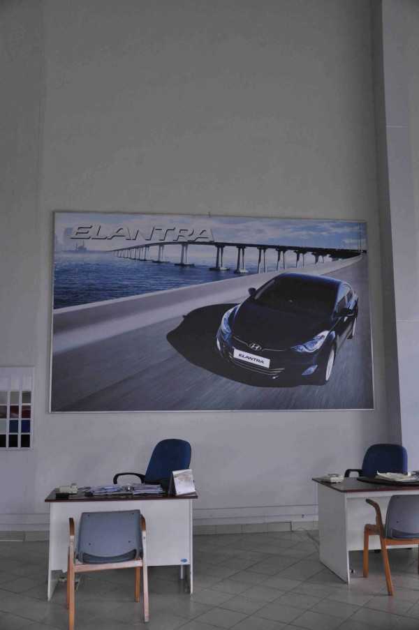 interior_branding/automobile_showrooms